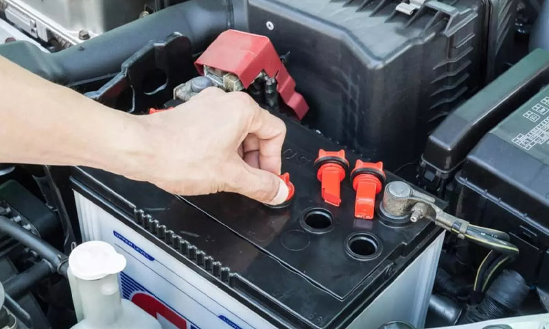 نحوه تعویض سریع باتری خودرو در جاده